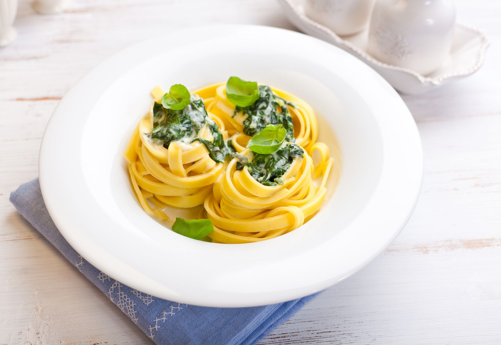 Bandnudeln Mit Spinat-Blauschimmel-Sahnesauce - Landgemachtes