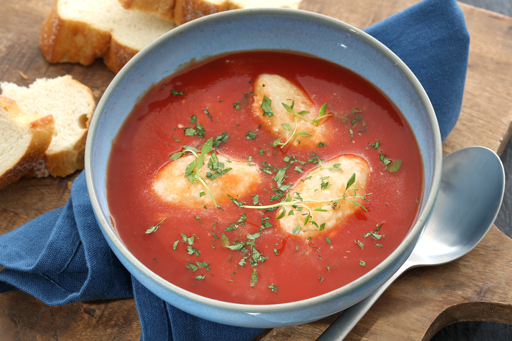 Tomatensuppe mit Käseklößchen - Landgemachtes