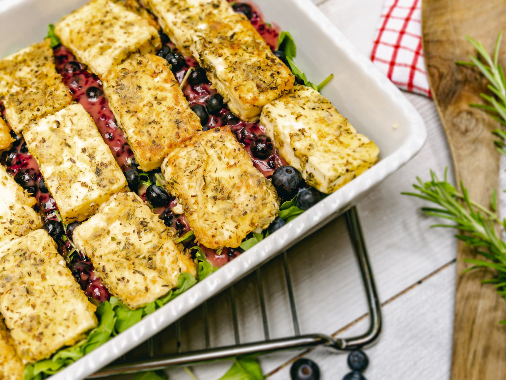 Kräutersalat mit Blaubeer-Vinaigrette