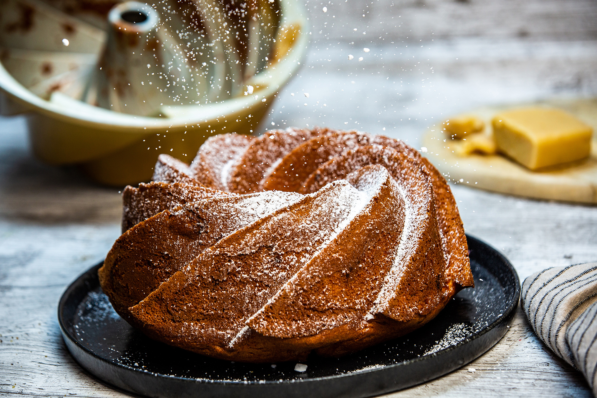 Rhabarber-Marzipan-Gugelhupf - Landgemachtes