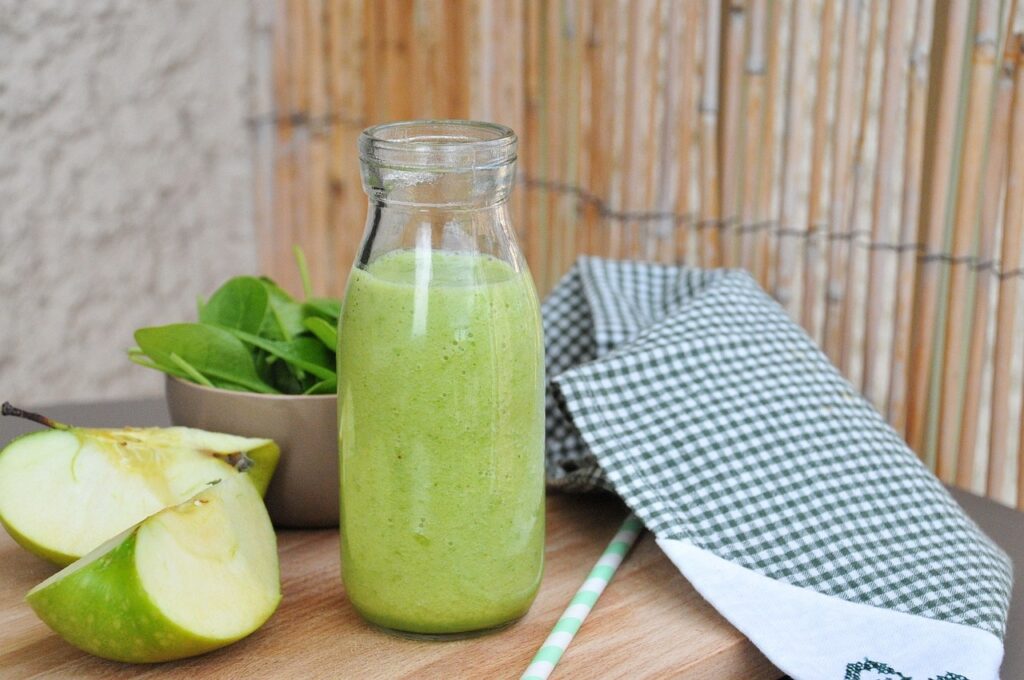 Grüner Smoothie mit Joghurt